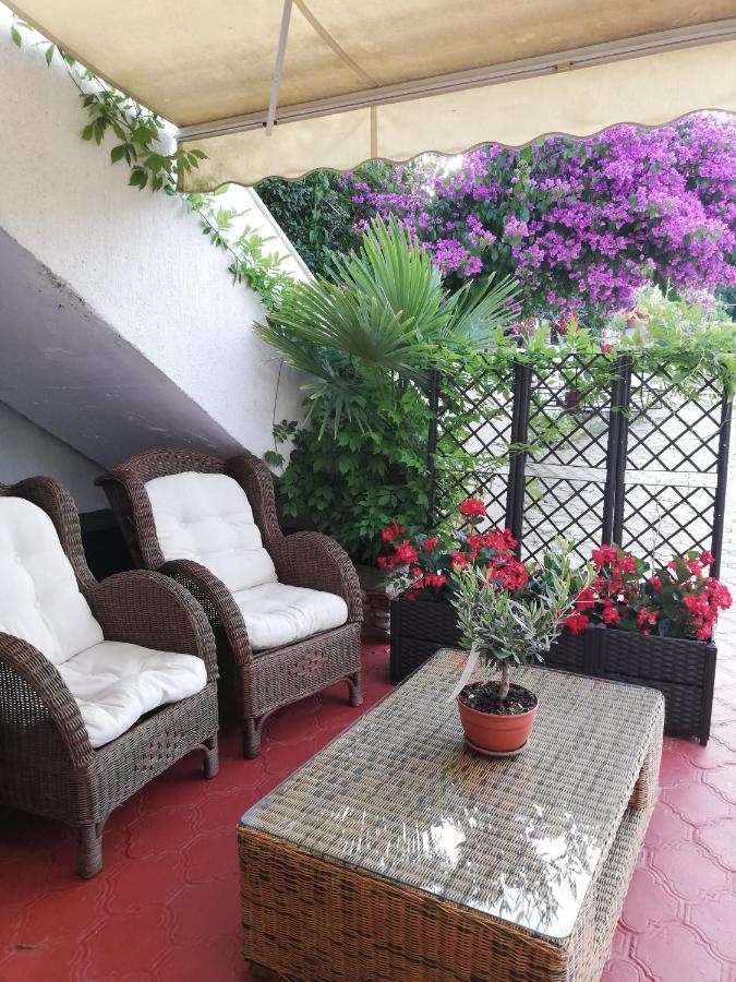 Apartments Poretti For 2,In Center Parking Free In The Yard,6 Min Beach Walk Rovinj Exterior photo