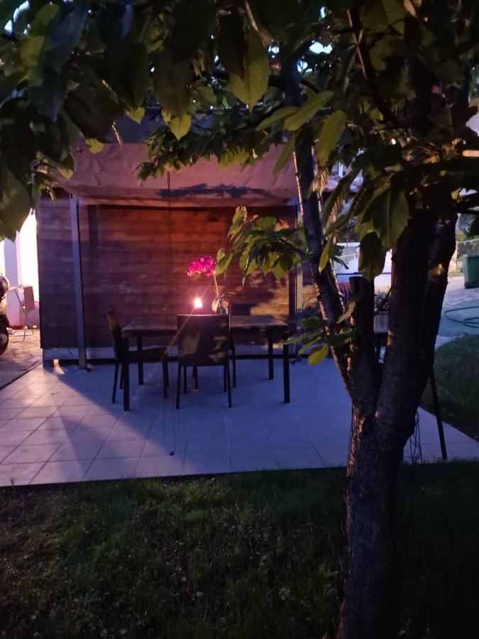 Apartments Poretti For 2,In Center Parking Free In The Yard,6 Min Beach Walk Rovinj Exterior photo