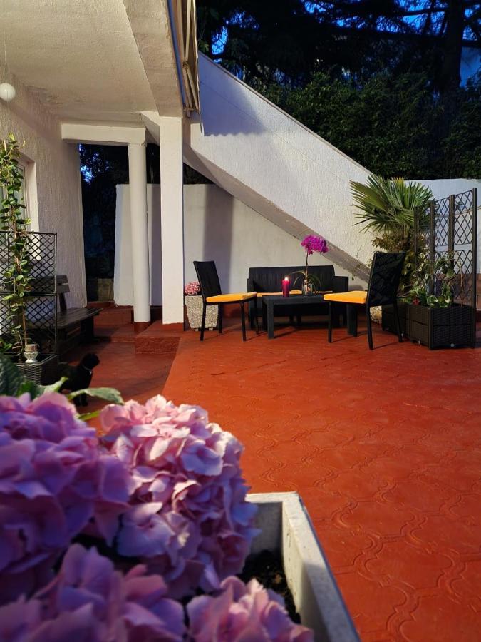 Apartments Poretti For 2,In Center Parking Free In The Yard,6 Min Beach Walk Rovinj Exterior photo