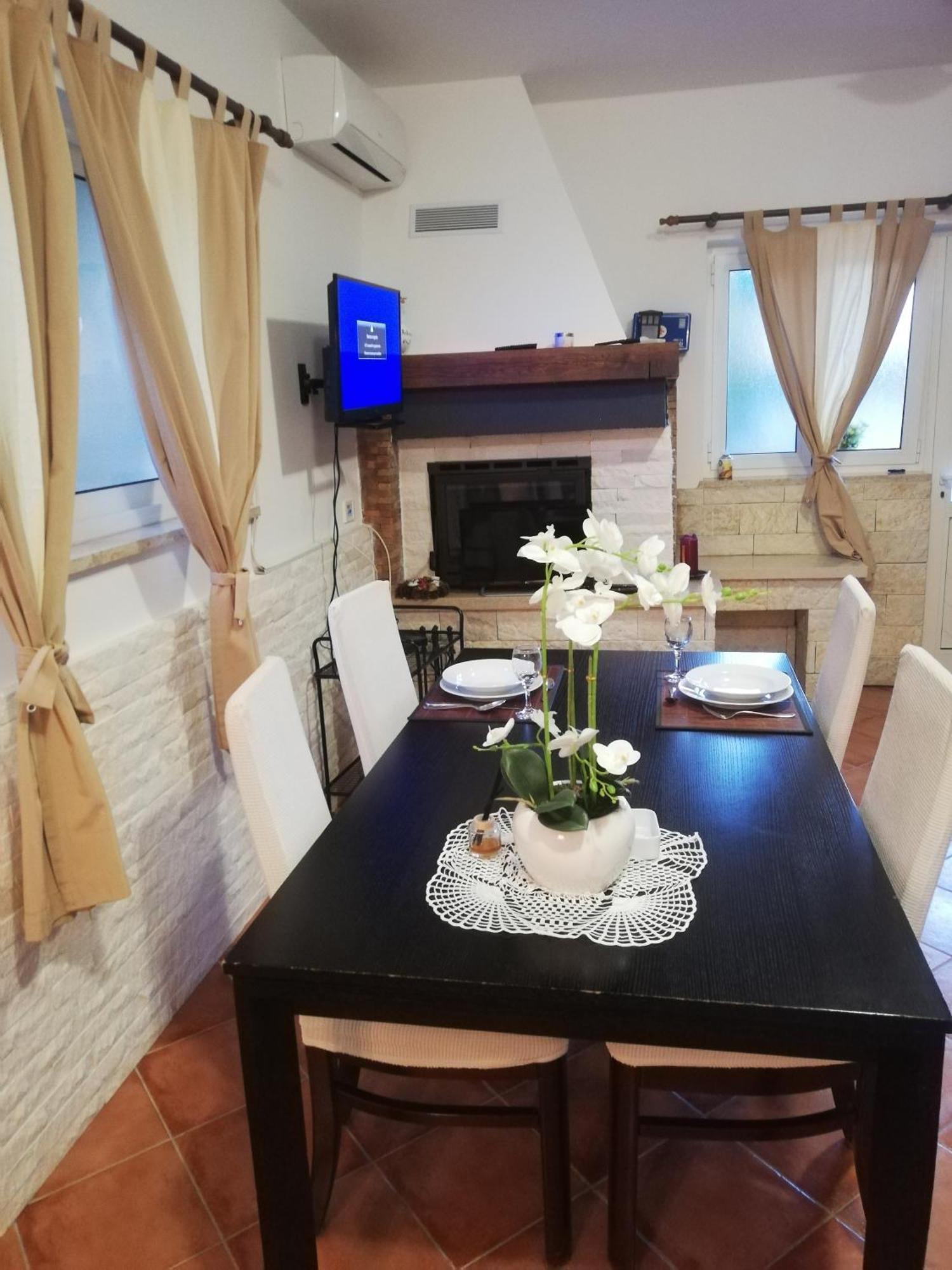 Apartments Poretti For 2,In Center Parking Free In The Yard,6 Min Beach Walk Rovinj Exterior photo